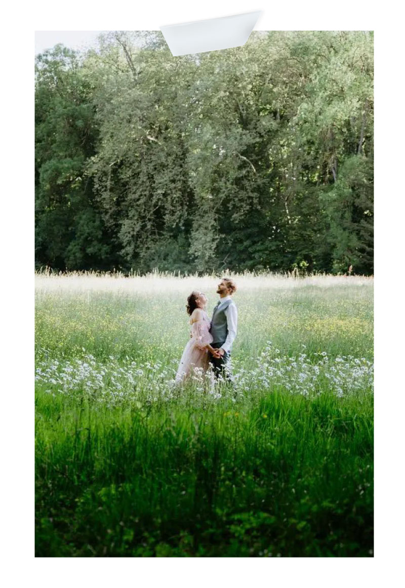 Un couple dans le parc du chateau de trouhans